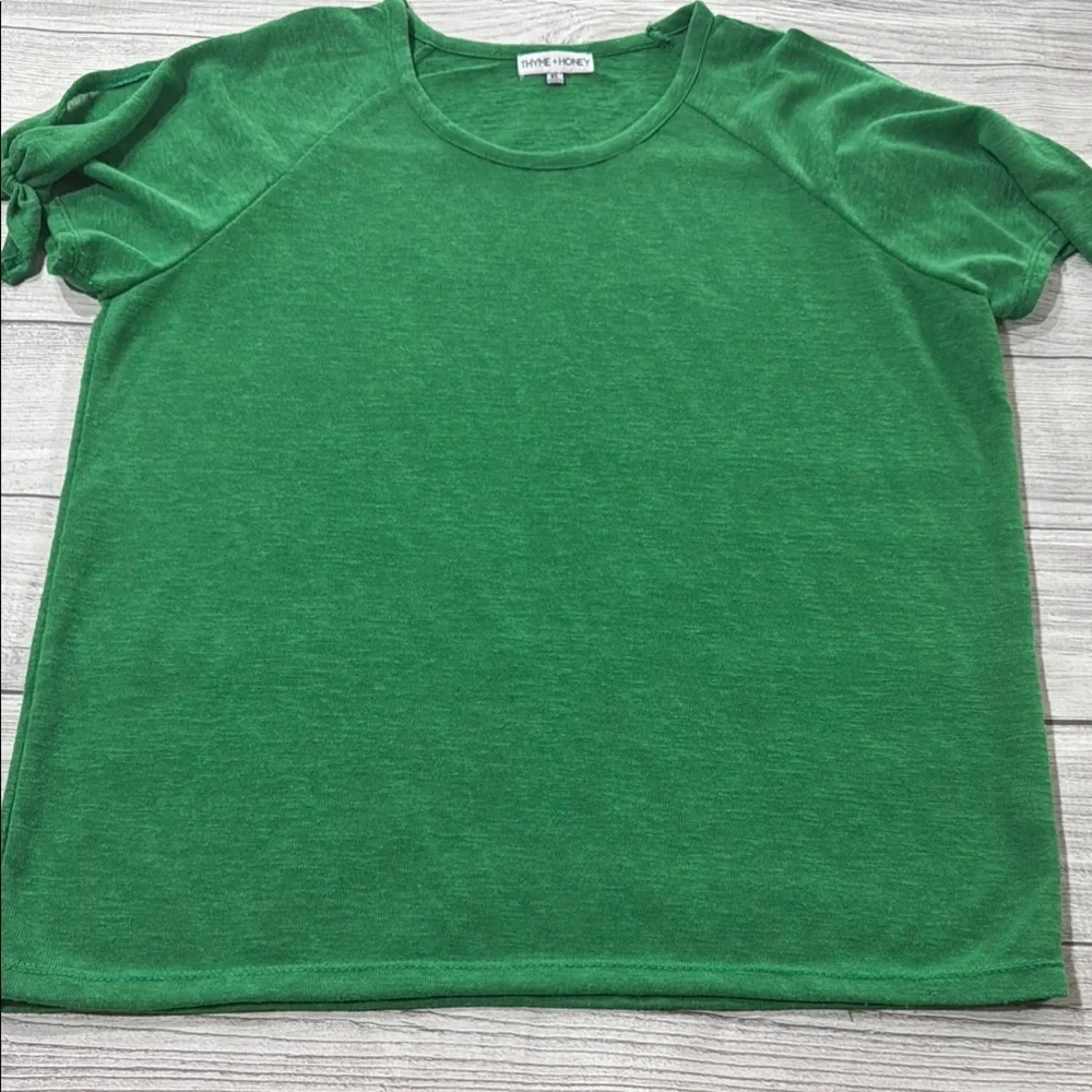 Thyme & Honey Kelly Green S/S Top with Slit Sleeves and Knotted Tie Detail
